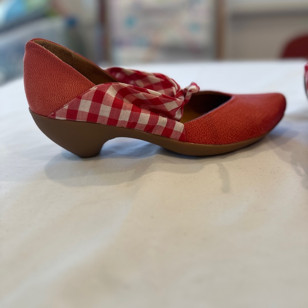 Tracey Neuls picnic pumps - Picture 6 of 7